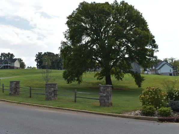 1 Fairway Dr, Dandridge, TN 37725