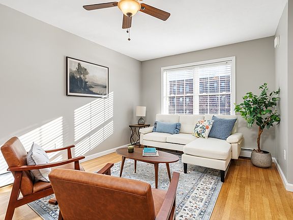 3rd image of 76 Lake St Unit 76