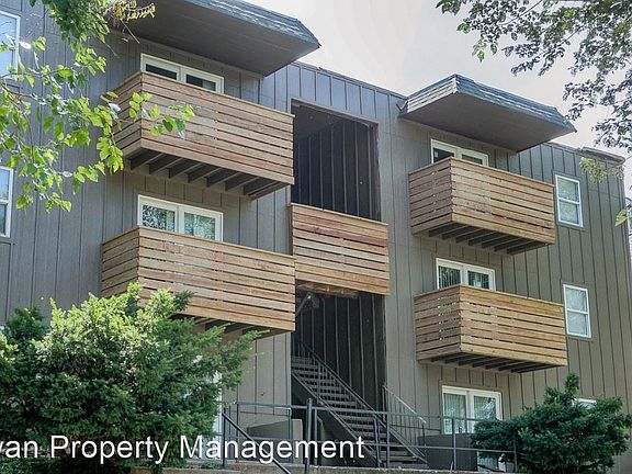 2nd image of 427 Maple Blvd #1