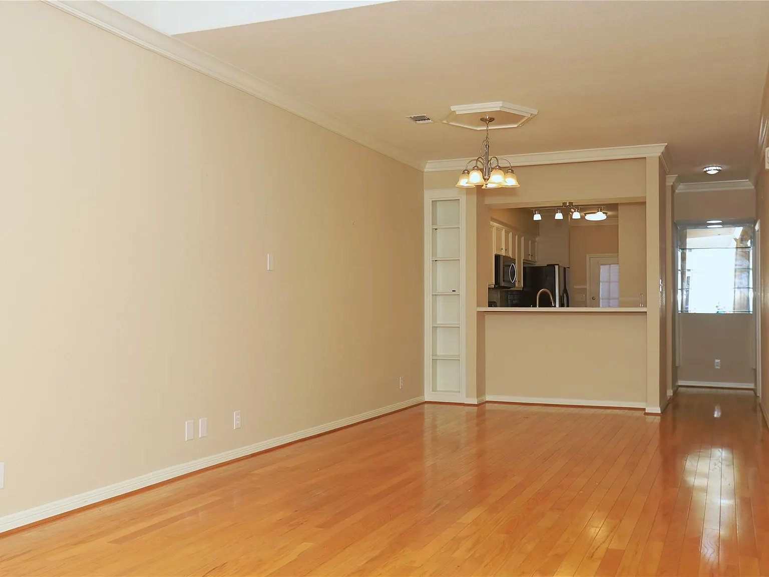 2 bed, 2.0 bath, 1340 sqft, $1,950 — Photo 2