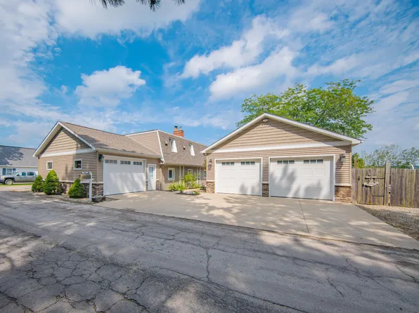 5065 Pine Dr, Jackson, MI 49201