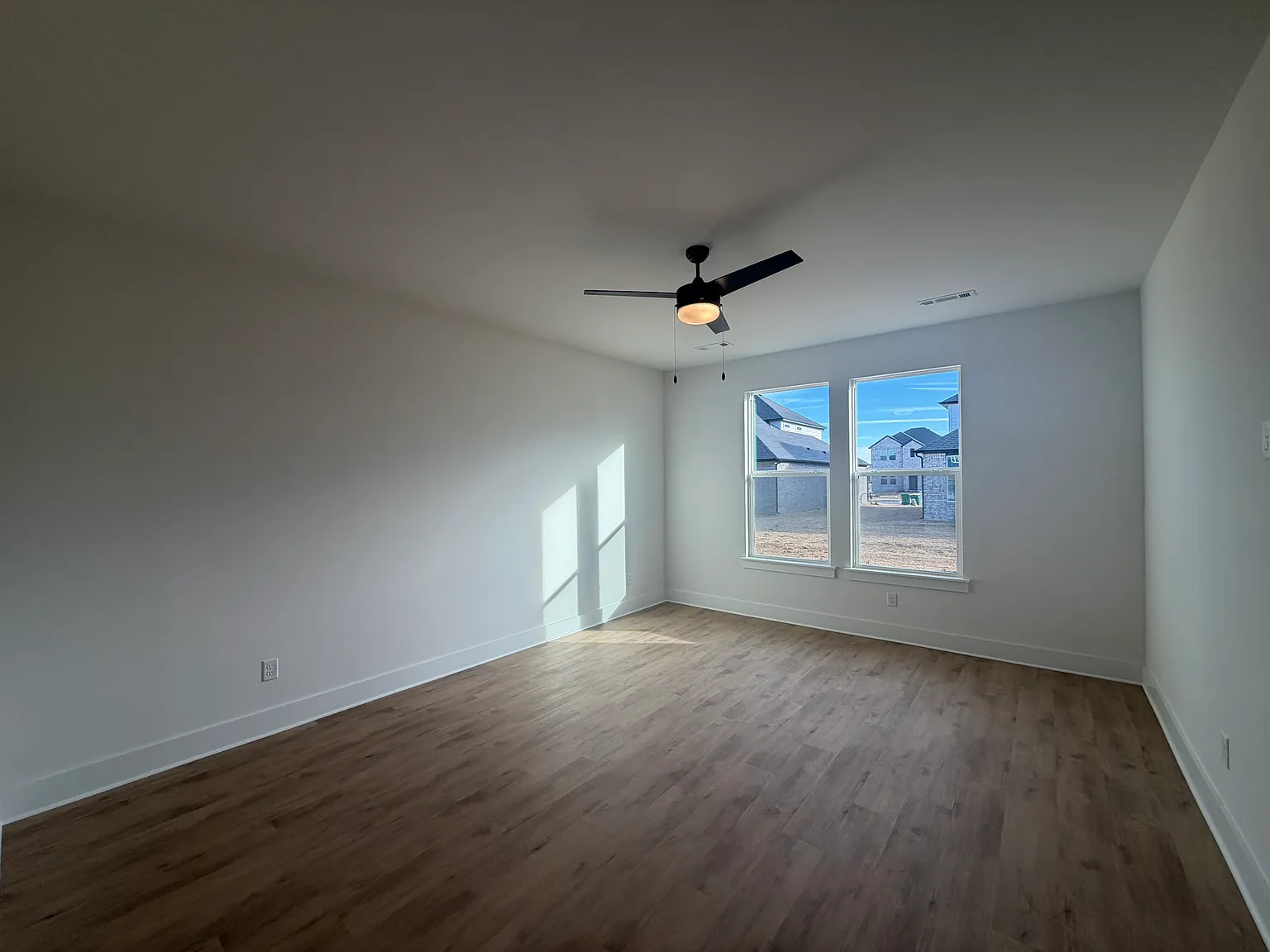 4 bed, 2450 sqft, $2,250 — Photo 2