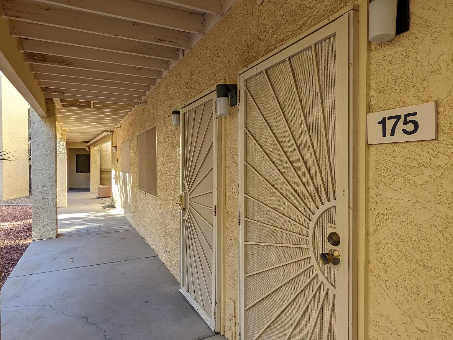 1 bed, 560 sqft, $998 — Photo 2