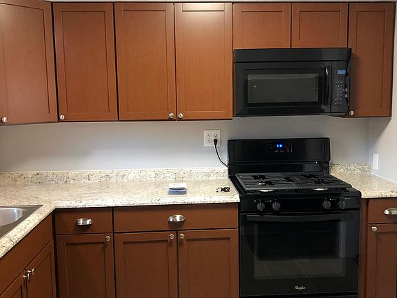 4th image of 3020 Glenmore Ave #2