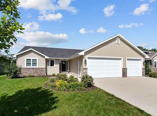 N8983 Spring Valley Rd, Menasha, WI 54952