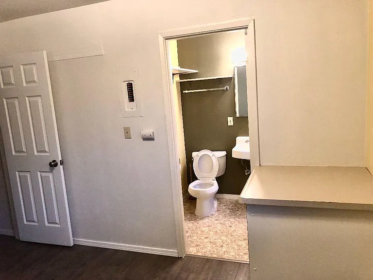 422 NE 70th St #8 — Photo 7
