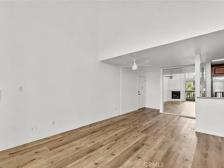 5500 Owensmouth Ave #317 — Photo 7