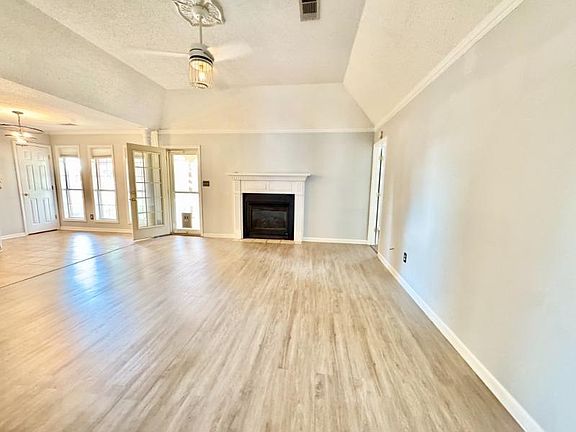 4th image of 140 Cherry Hill Dr