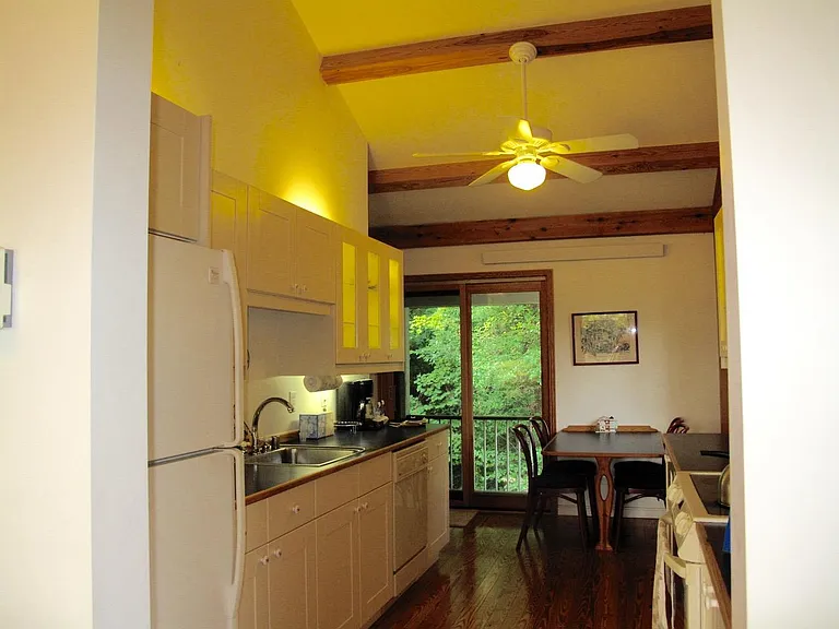 402 Forest Beach Rd — Photo 13