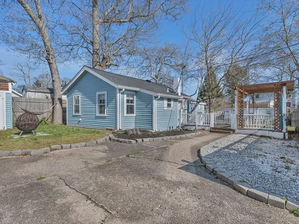 10-10 Barnes St #R, Wareham, MA 02571