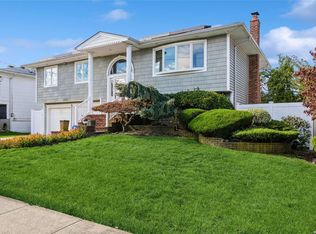 2934 Bond Dr, Merrick, NY 11566