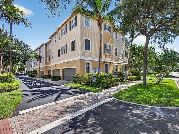 5th image of 128 W Royal Palm Circle #101