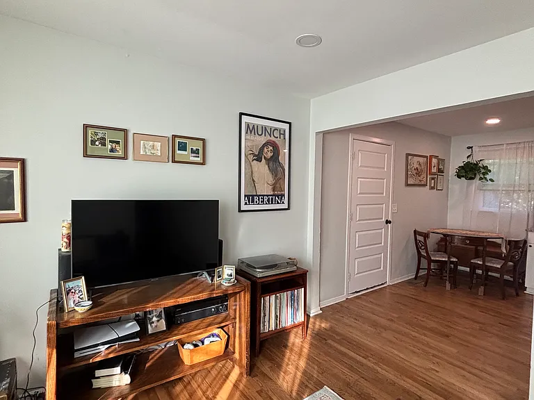 380 Ruth St — Photo 5