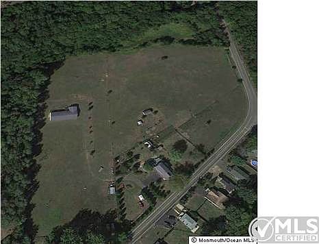2nd image of 118 N Main St