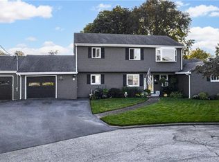 19 Larchwood Dr, Rumford, RI 02916