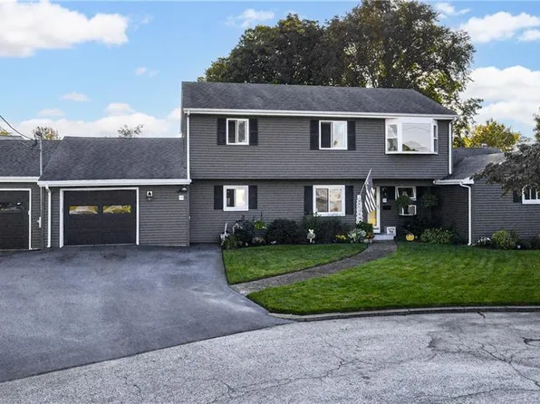 19 Larchwood Dr, Rumford, RI 02916