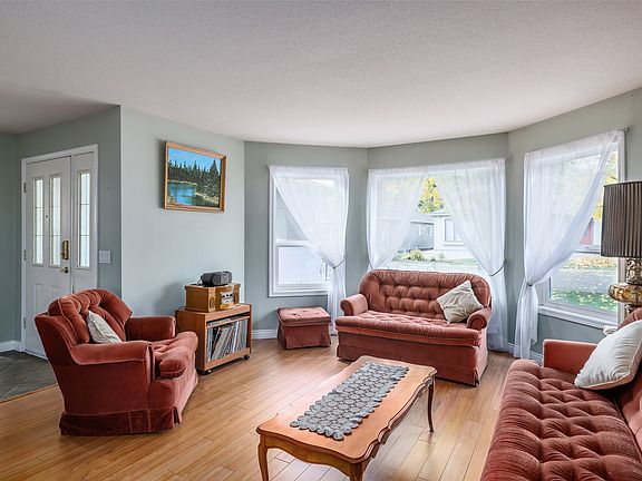 2nd image of 615 Glenmeadows Rd Unit 13