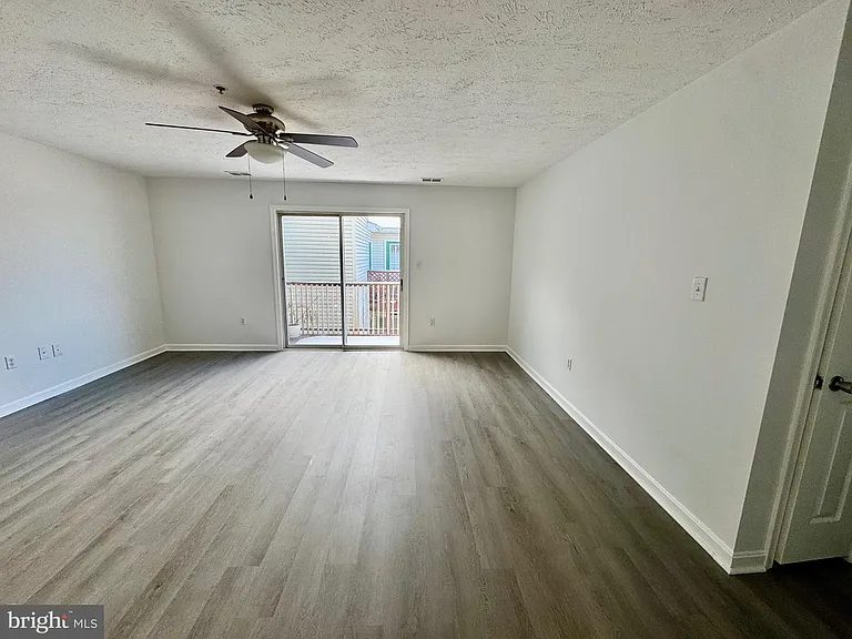 1290 Ox Rd #E9 — Photo 11