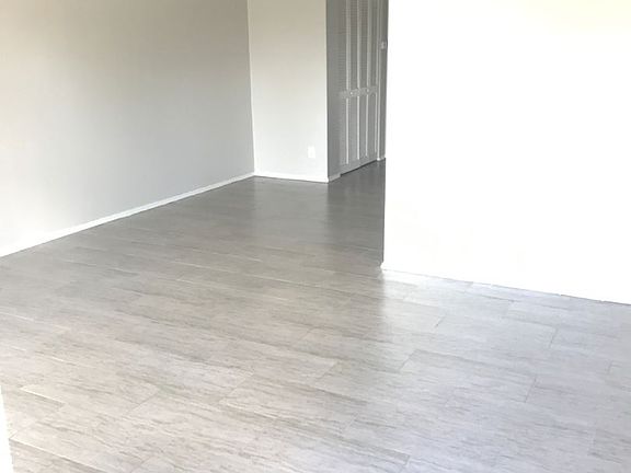 4th image of 115 S Lois Ave APT 207