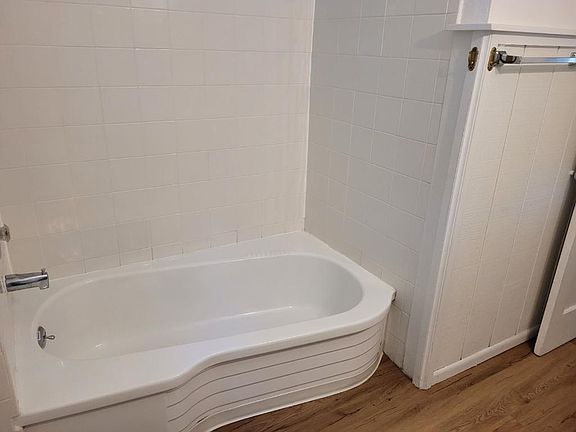 4th image of 11238 NE 68th St #2