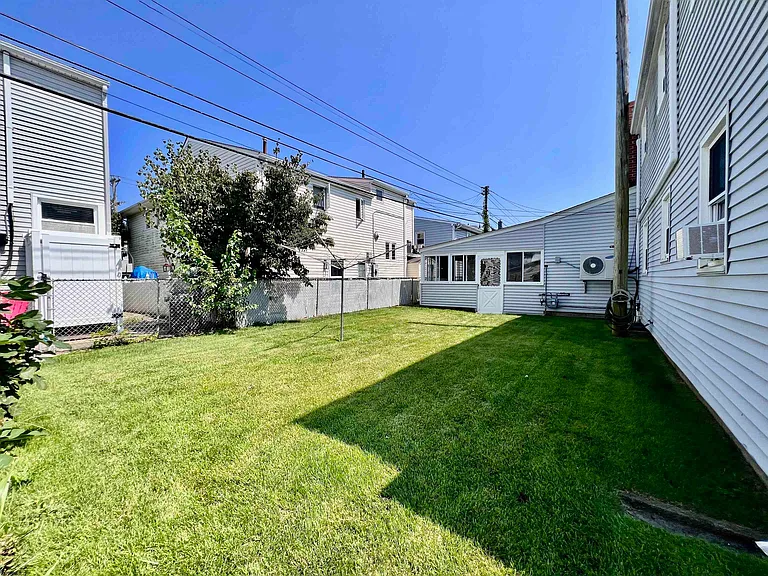 411 N Delavan Ave — Photo 26