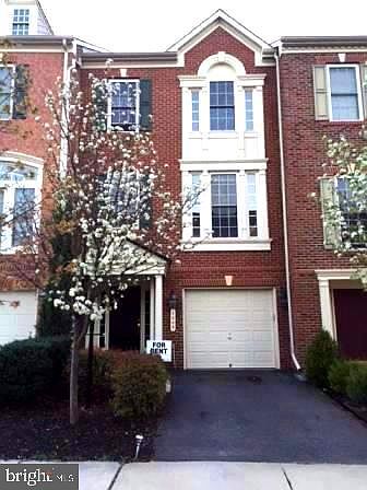 1st image of 1005 Hotchkiss Pl