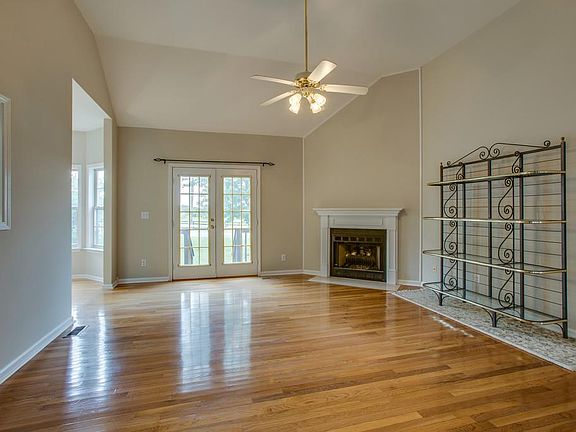 5th image of 2812 Iroquois Dr