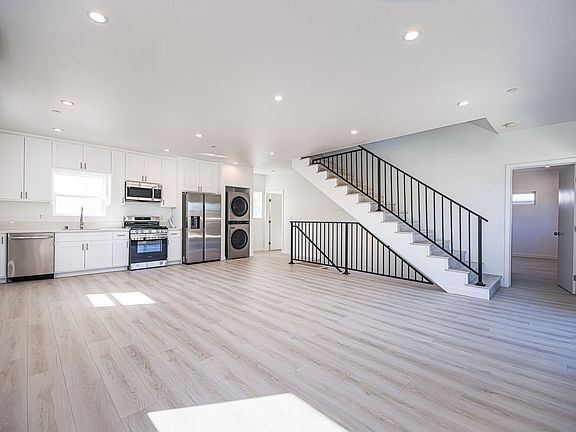 5th image of 2811 S Cloverdale Ave #2811