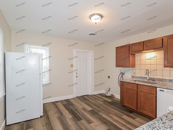 5th image of 8417 Latty Ave