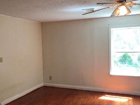 5th image of 153 Rowland Ln