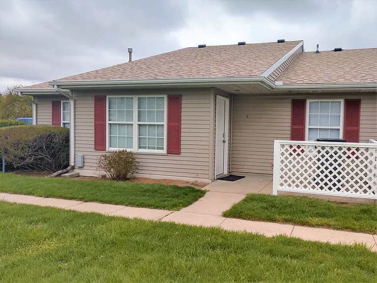 212 S. Silverwood Lane — Photo 1