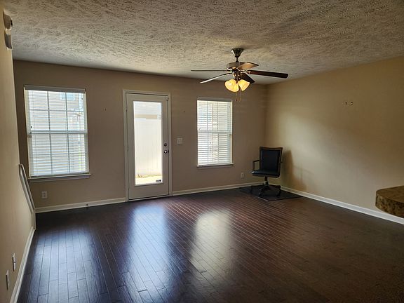 5th image of 2104 Debonair Ln