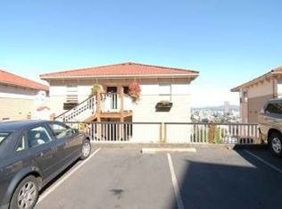 410 NW Uptown Ter APT 2B, Portland, OR 97210