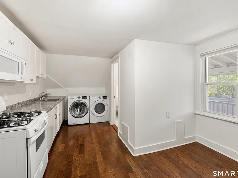 318 Suburban Ave — Photo 12