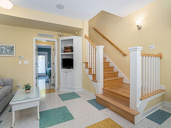 3rd image of 2049 Lake St #2