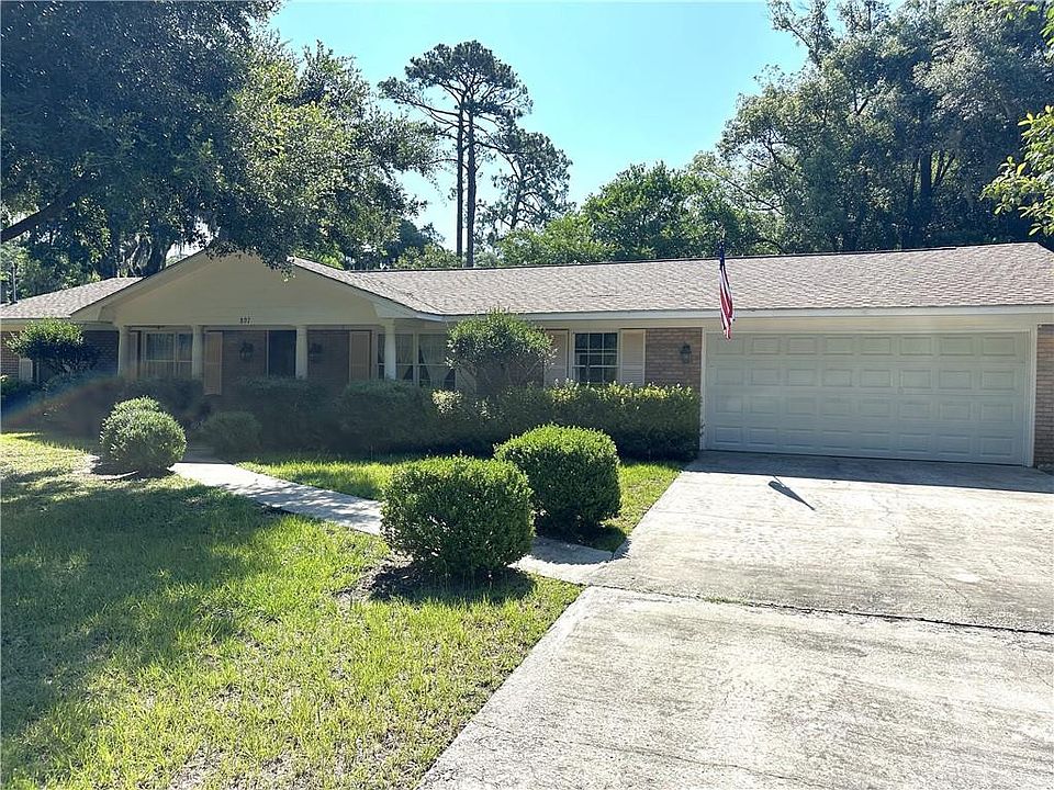 1st image of 807 N Riverview Dr