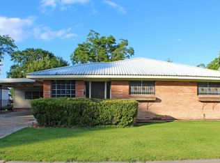 122 N Poydras St, Breaux Bridge, LA 70517