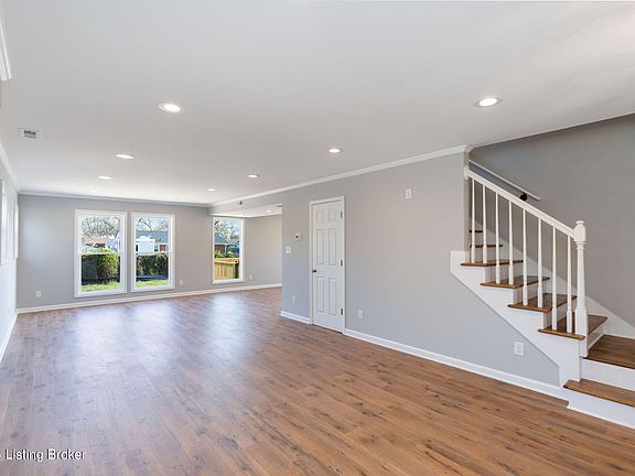 5th image of 2305 Medford Ln