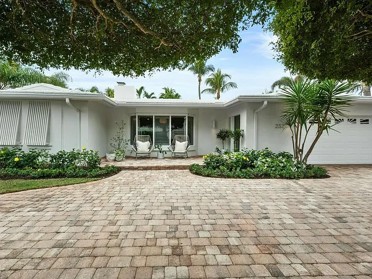 232 Cove Pl — Photo 3