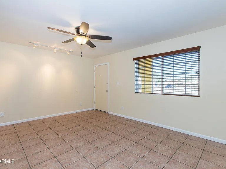 1813 E Ellis Dr — Photo 11