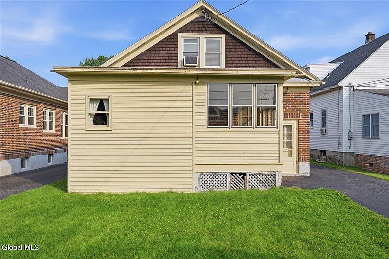 5th image of 79 Edgecomb Street