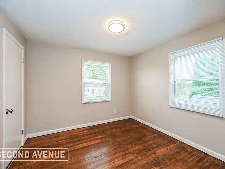 5589 Raceview Ave — Photo 14