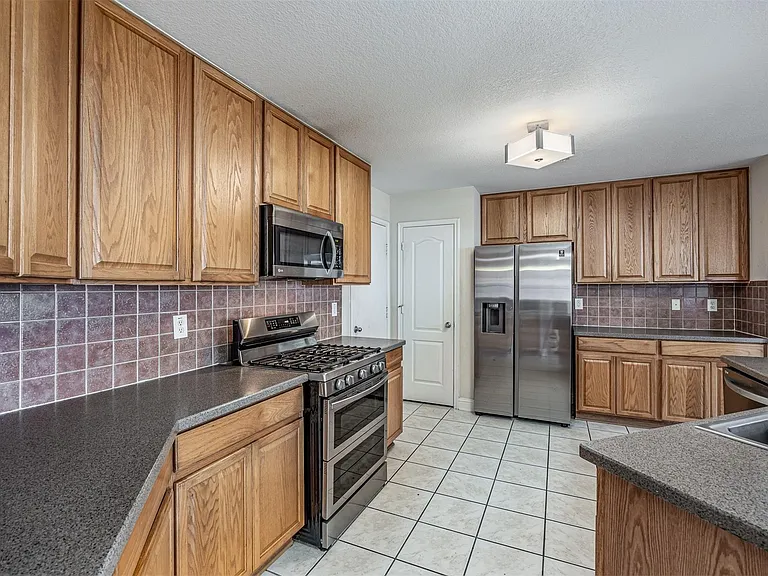 7911 Forest Stone St — Photo 12