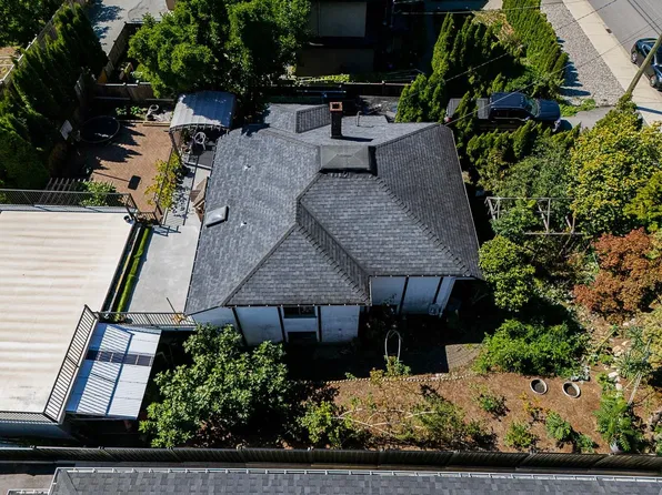 7342 Broadway, Burnaby, BC V5A 1S2