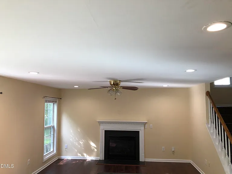 814 Bristol Blue St — Photo 6