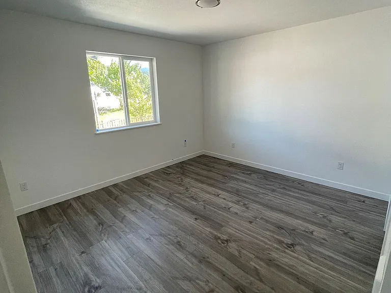 325 W 1st Ave — Photo 13