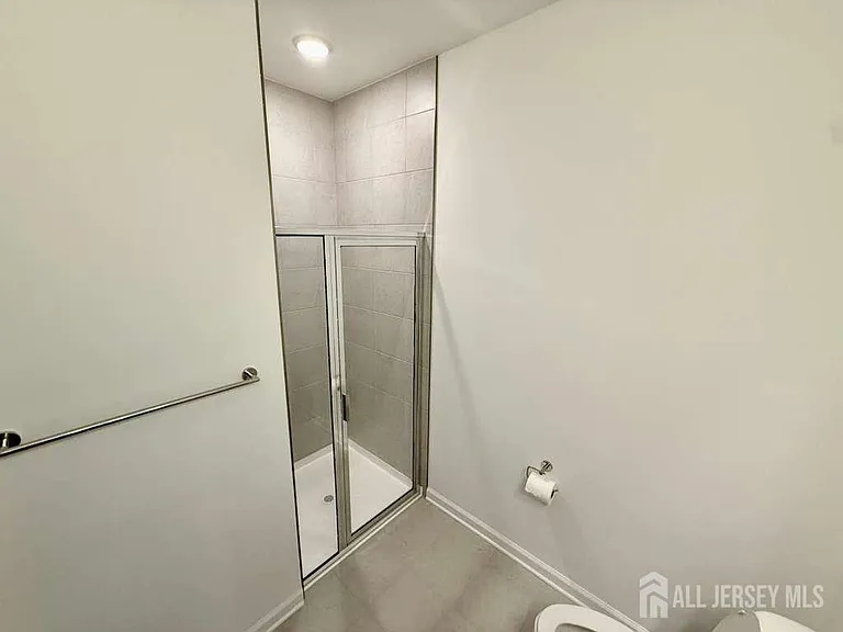 400 Willow Ave #405 — Photo 11