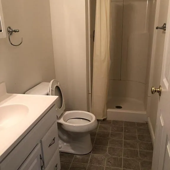 112 Jersey Ct — Photo 16
