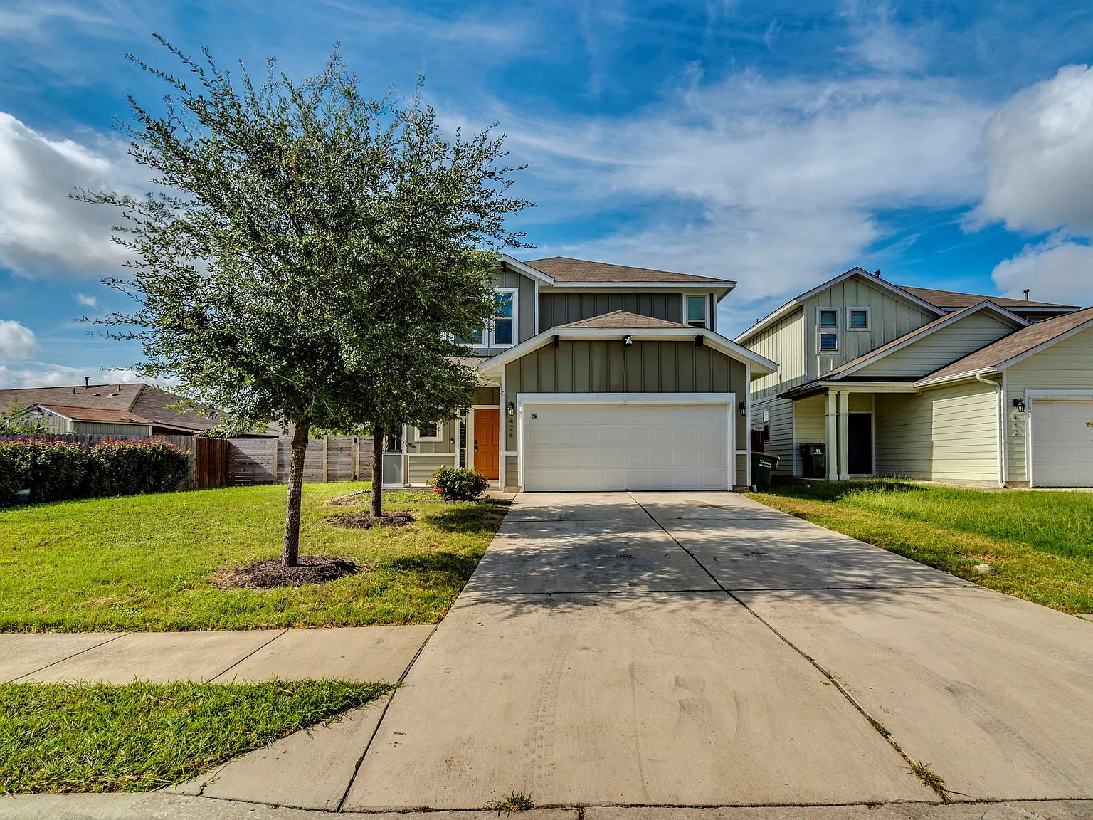 4 bed, 2.5 bath, 2042 sqft, $1,975 — Photo 3