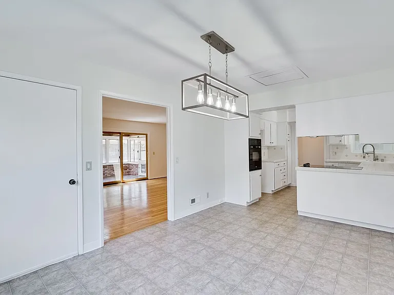 1572 Tobias Dr — Photo 14